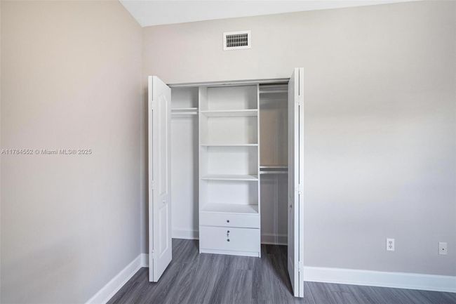 300 - 7598 Sw 102 Nd St, Condo with 3 bedrooms, 3 bathrooms and null parking in Pinecrest FL | Image 17