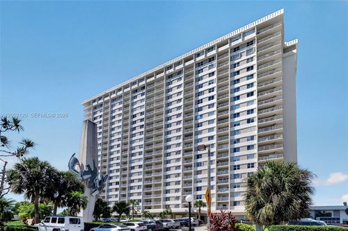 916-300 Bayview Dr, Sunny Isles Beach, FL, 33160-4773 | Card Image