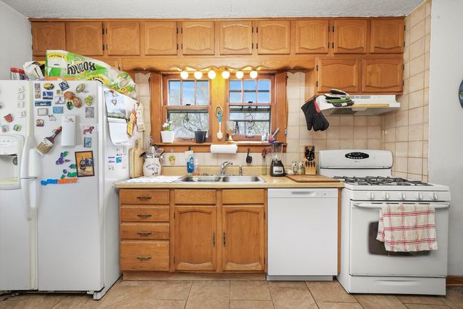40065 Kenosha Rd, House other with 4 bedrooms, 2 bathrooms and 6 parking in Beach Park IL | Image 10