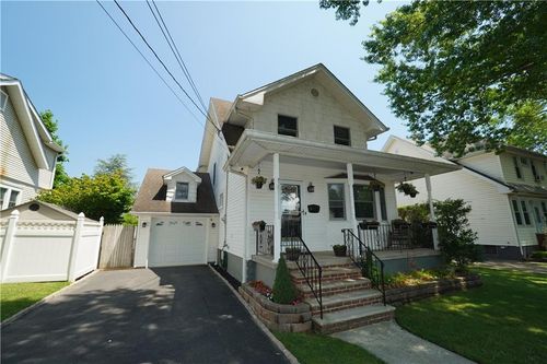 77 Burbank Ave, Staten Island, NY, 10306-2318 | Card Image