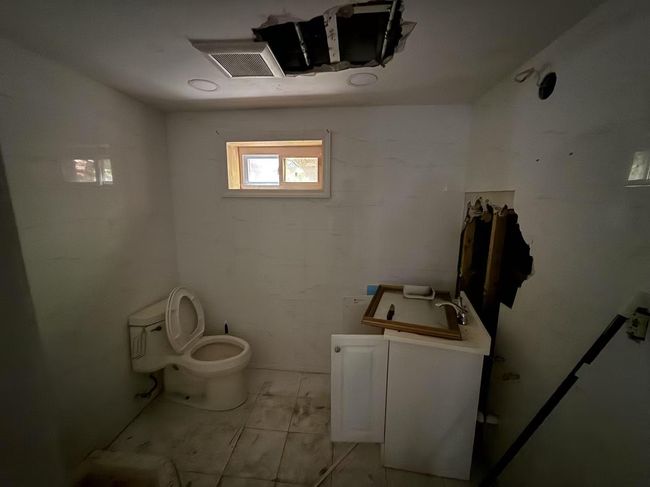 Bathroom with toilet | Image 11