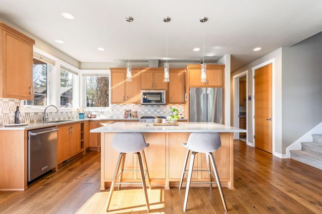 Plenty of counter space | Image 11