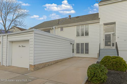 112 Hampton Grn, Staten Island, NY, 10312-1739 | Card Image
