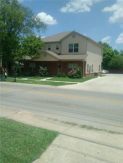 1522 N Leverett Ave, Fayetteville, AR, 72703-6026 | Card Image