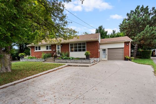 3416 Sheppard Cres, Niagara Falls, ON, L2J2Y1 | Card Image