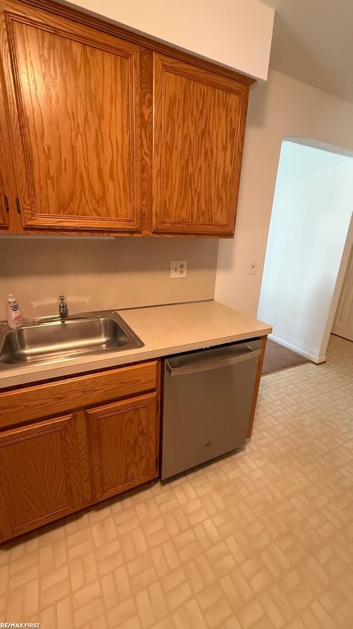 37515 Stonegate Circle, Clinton Charter Township, MI, 48036 | Card Image
