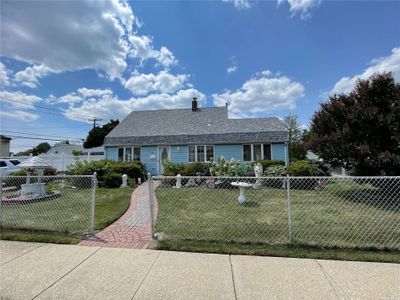 60 Schoolhouse Road, House other with 3 bedrooms, 1 bathrooms and null parking in Levittown NY | Image 3