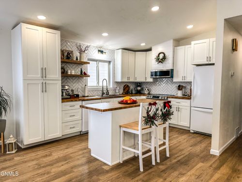 1526 Oakland Dr, Bismarck, ND, 58504-6444 | Card Image