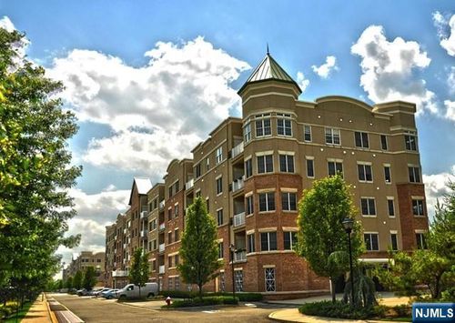 3104 Windsor Park Ct, Englewood, NJ, 07631-4981 | Card Image