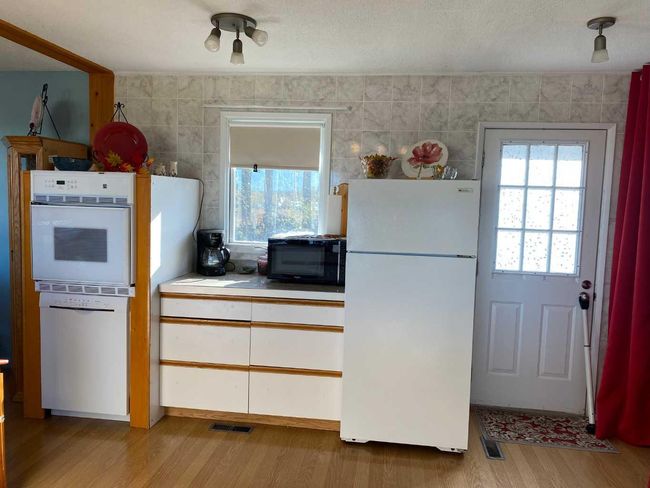 5126 49 Th Ave, House other with 4 bedrooms, 2 bathrooms and 6 parking in Wanham AB | Image 5