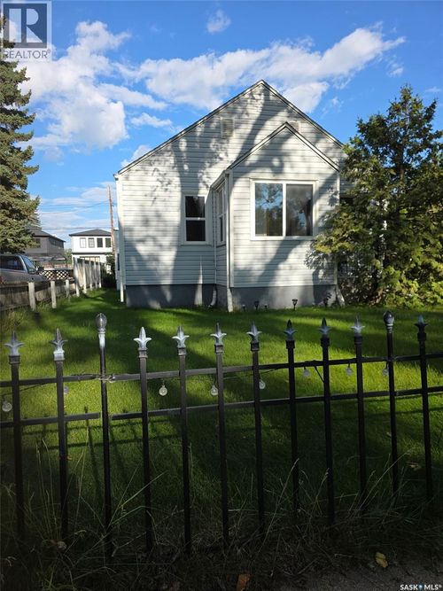 736 Av I S, Saskatoon, SK, S7M1Y9 | Card Image