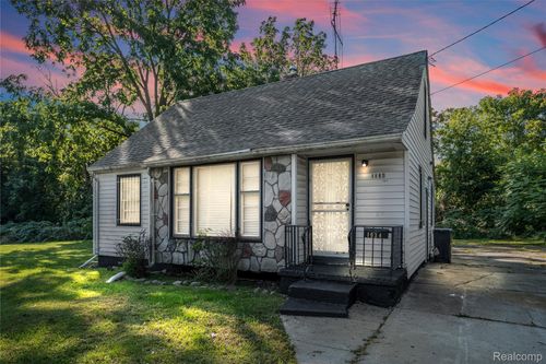 1034 E Bundy Ave, Flint, MI, 48505-2206 | Card Image