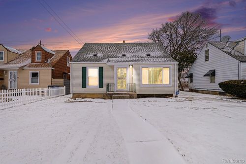 1818 Parkfront Dr, Flint, MI, 48504-2523 | Card Image