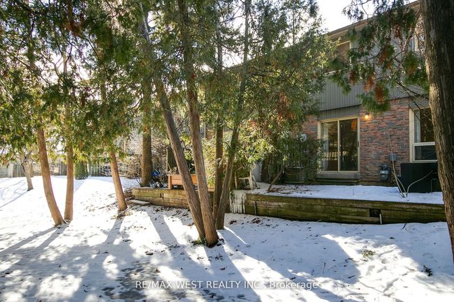 81 - 60 Hanson Rd, Condo with 3 bedrooms, 3 bathrooms and 1 parking in Mississauga ON | Image 15