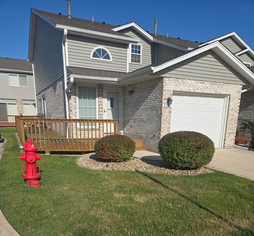 8201 Daniel Dr, Justice, IL, 60458-1692 | Card Image