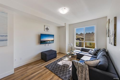 71-16561 17a Ave, Surrey, BC, V3Z1J3 | Card Image