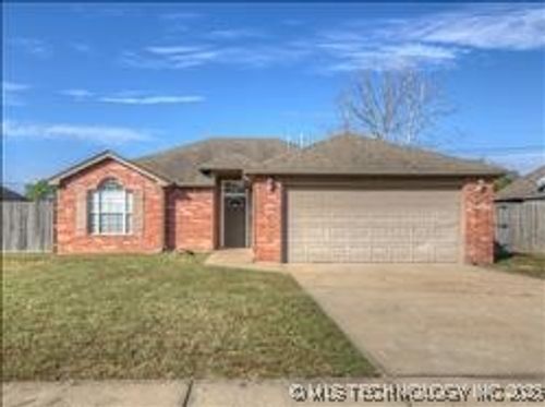 10826 N 98th East Ave, Owasso, OK, 74055-6670 | Card Image