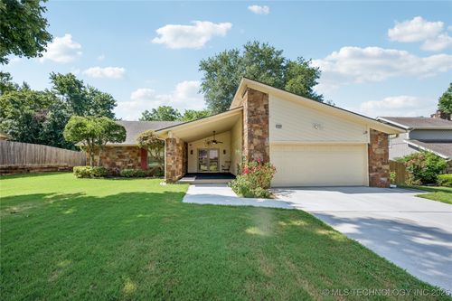 1505 Fredericksburg St, Broken Arrow, OK, 74011-6210 | Card Image