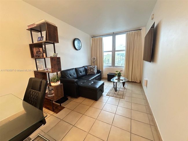 APT-410 - 2899 Collins Ave, Condo with 0 bedrooms, 1 bathrooms and null parking in Miami Beach FL | Image 4