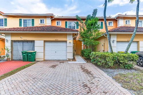 6600 Catalina Ln, Tamarac, FL, 33321-5566 | Card Image