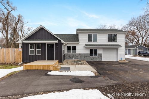 68199 Sassafras St, Edwardsburg, MI, 49112-9519 | Card Image