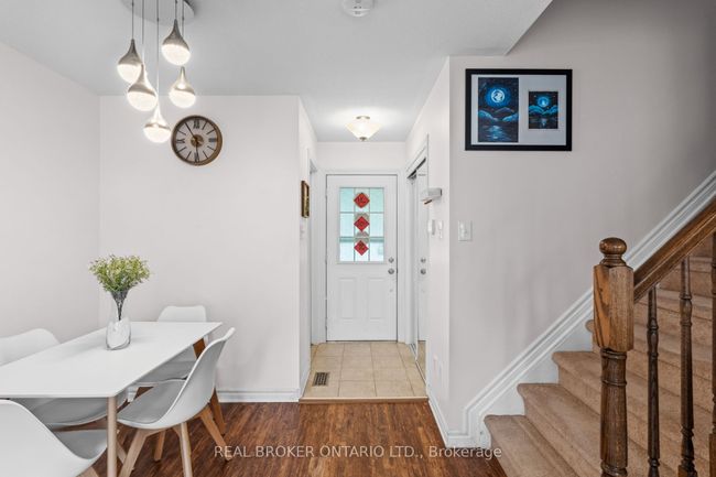 427 Vendevale Ave, House attached with 3 bedrooms, 2 bathrooms and 1 parking in Stittsville ON | Image 5