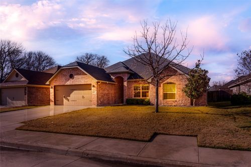 313 Donna Cir, Granbury, TX, 76049-7476 | Card Image