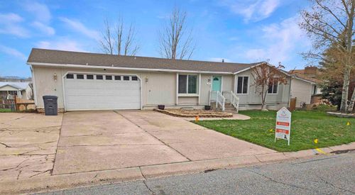 146 Apache Dr, Evanston, WY, 82930-4524 | Card Image