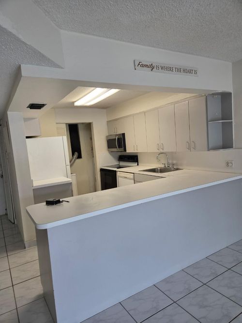 102-8040 N Colony Cir Circle, Tamarac, FL, 33321 | Card Image