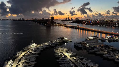 a-1734-1717 N Bayshore Dr, Miami, FL, 33132-1154 | Card Image
