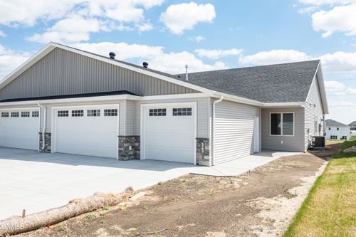 5703 Davies Dr, Bismarck, ND, 58503-1697 | Card Image