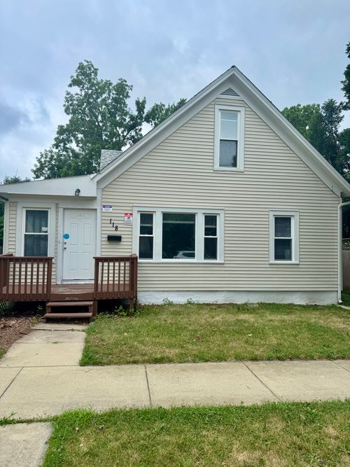 118 Wilcox Ave, Elgin, IL, 60123-6232 | Card Image