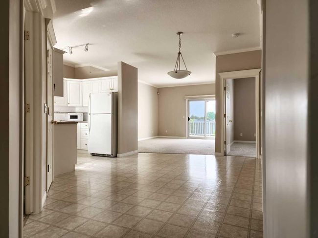 27 Skyline Cres, Home with 2 bedrooms, 2 bathrooms and 2 parking in Claresholm AB | Image 4