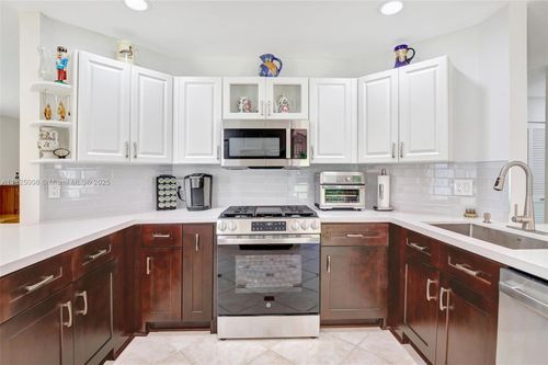 676 Nw 133rd Dr, Plantation, FL, 33325-6153 | Card Image