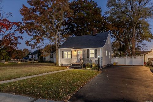 27 Francine Avenue, Massapequa, NY, 11758 | Card Image