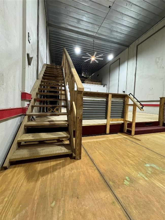 Game Area / Vintage updated seats | Image 9