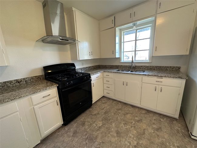315 W Main St, Home with 2 bedrooms, 1 bathrooms and null parking in Midlothian TX | Image 9