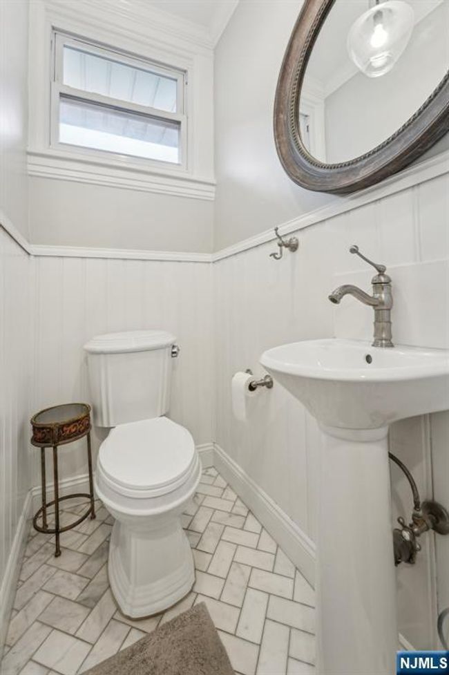 74 Oakdene Ave, House other with 6 bedrooms, 3 bathrooms and null parking in Cliffside Park NJ | Image 16