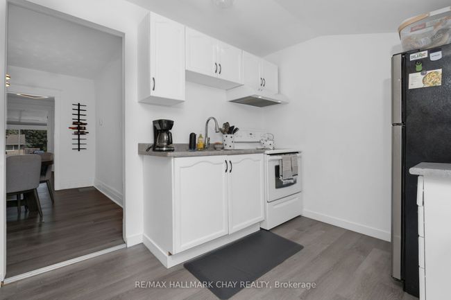 7 Napier St, House other with 3 bedrooms, 1 bathrooms and 7 parking in Barrie ON | Image 12