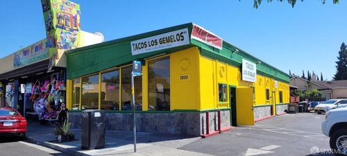 3200 Middlefield Rd, Menlo Park, CA, 94025-1828 | Card Image