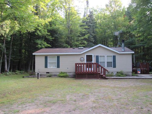 15590 Valentine Ln, Mountain, WI, 54149-9621 | Card Image