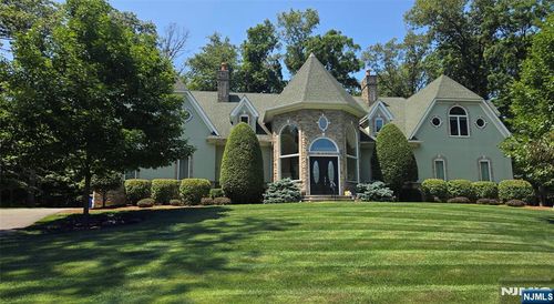 673 Glendale Road, Franklin Lakes, NJ, 07417 | Card Image