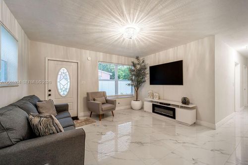 1600 N 68th Ave, Hollywood, FL, 33024-5724 | Card Image
