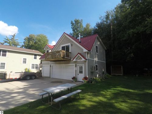 110 Bass Ct, Cadillac, MI, 49601-9627 | Card Image