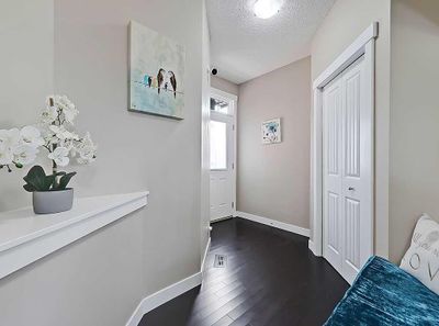 11 Cougar Ridge Pl Sw, House detached with 3 bedrooms, 2 bathrooms and 4 parking in Calgary AB | Image 2