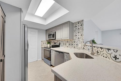 apt-203-5005 Wiles Rd, Coconut Creek, FL, 33073-4202 | Card Image