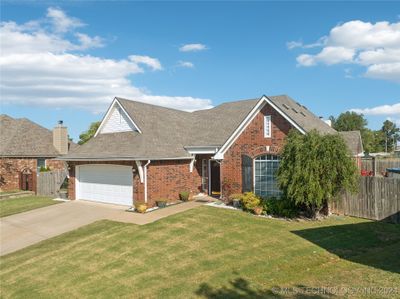 2901 W H. Street, House other with 4 bedrooms, 2 bathrooms and null parking in Jenks OK | Image 2