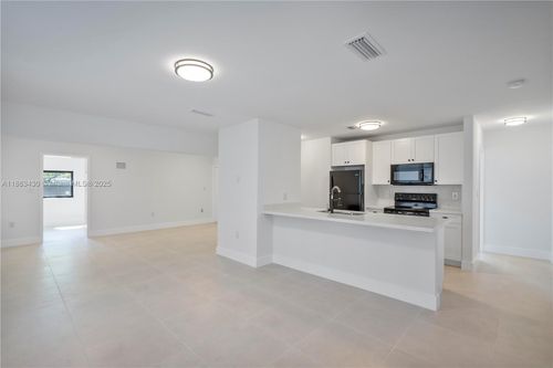 490-490 Ne 141st St, North Miami, FL, 33161-3127 | Card Image