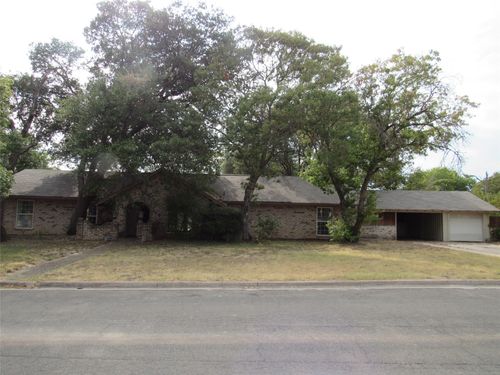 208 Opal St, Hewitt, TX, 76643-3704 | Card Image