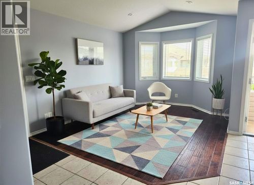 4044 Buckingham Dr E, Regina, SK, S4V3A9 | Card Image
